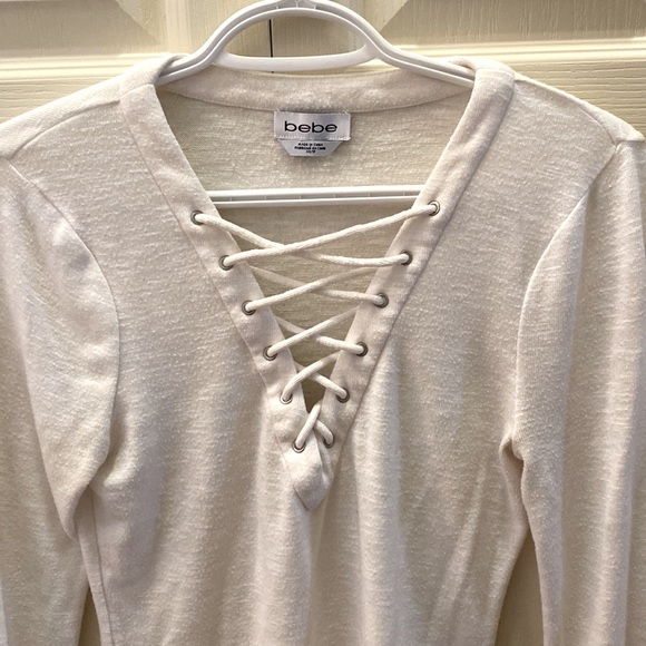 White long sleeved top. - Picture 3 of 4